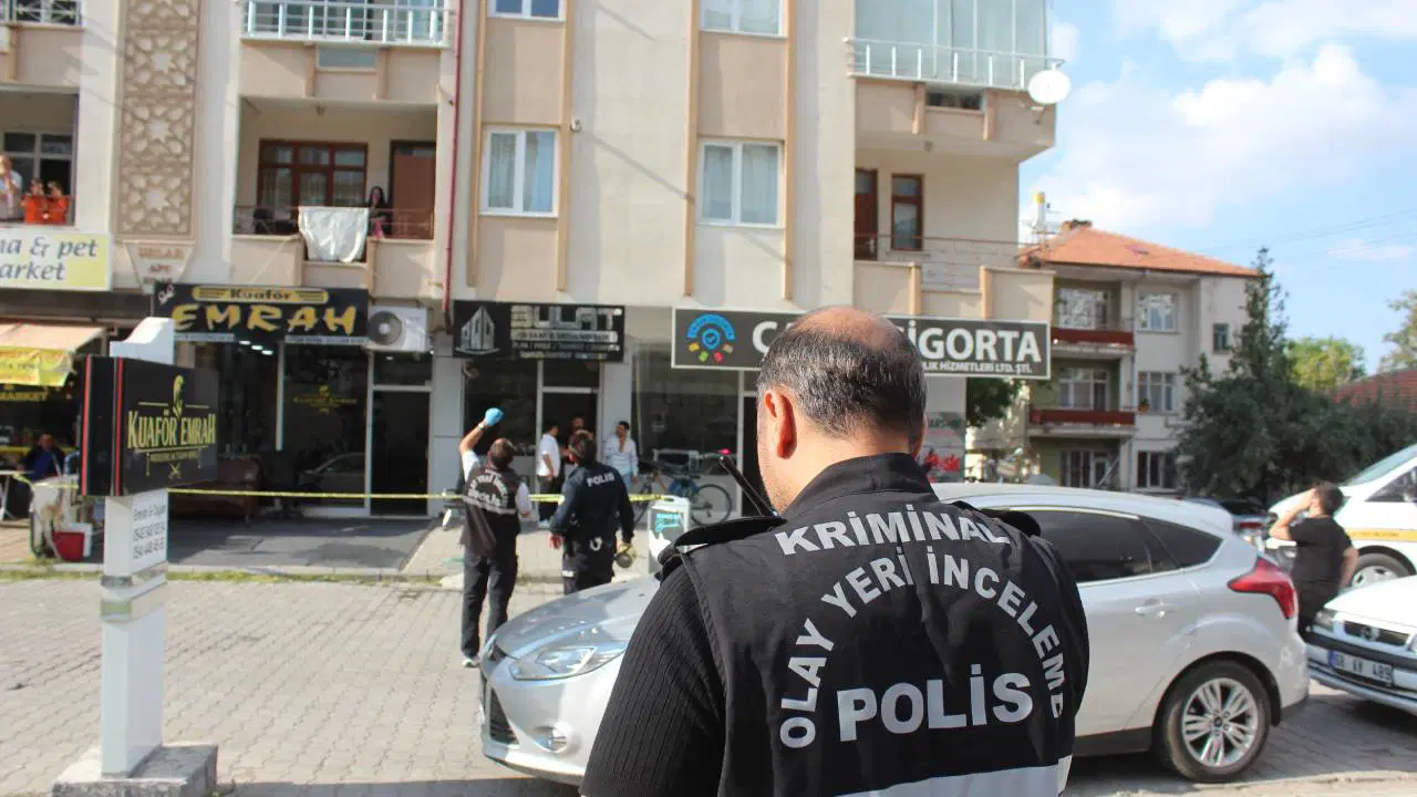 Balkonda Çay İçerken 5. Kattan Düşen Adam Ağır Yaralandı